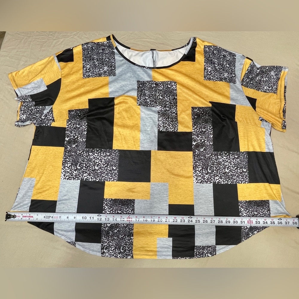 SheIn Women's 7X Yellow Geometric Print Knit Blouse, Short Sleeve, Round Neck